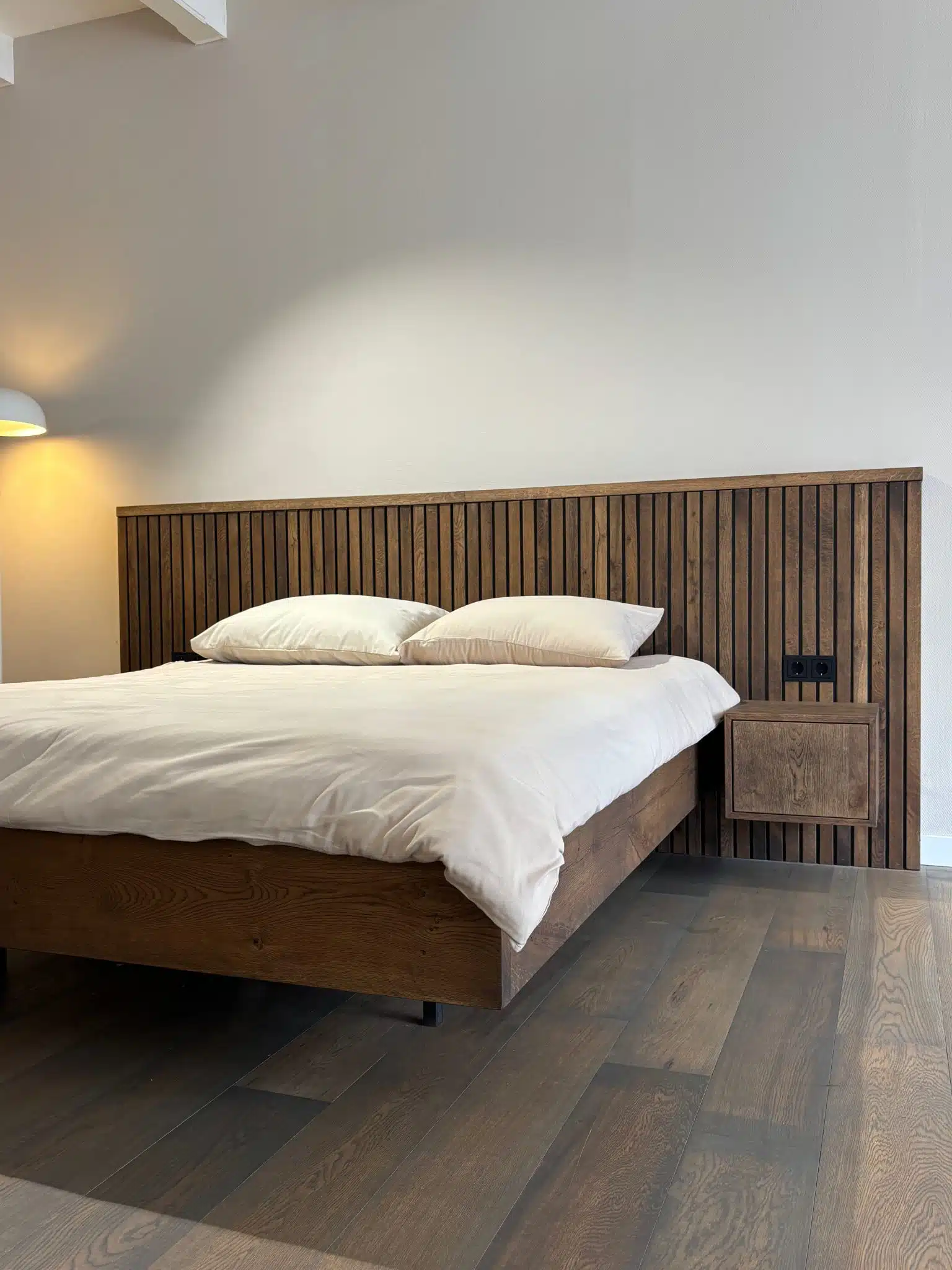 Black Oak bed van massief eikenhout